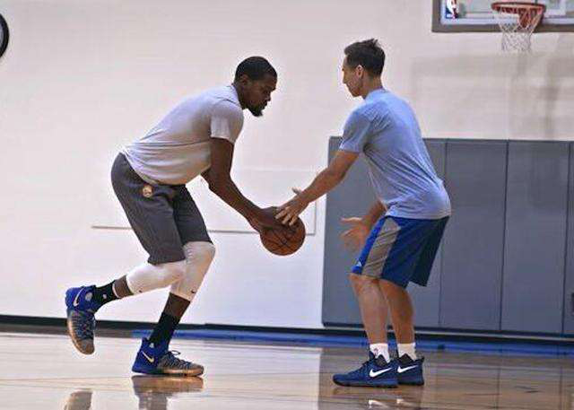 我国羽毛球男双组合 吴忠汉和倪祖杰晋级复赛