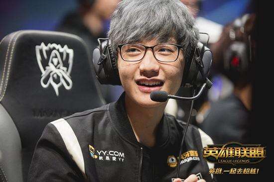 体育意甲：平分秋色 AC米兰3-3热那亚